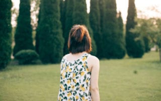 Partner. Junge Frau im Park