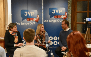 Filter. Phil Pöschl diskutiert mit der JVP